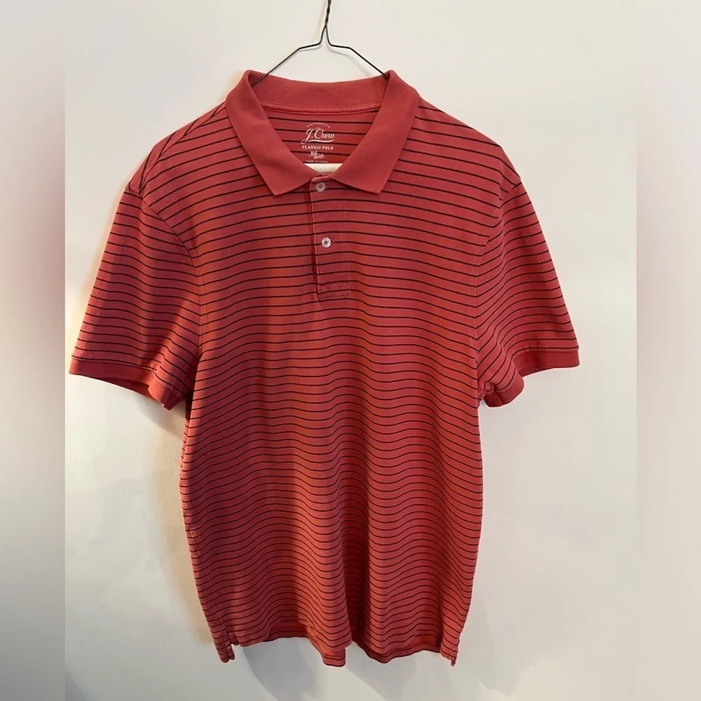 J CREW CORAL AND NAVY BLUE MEN’S CLASSIC POLO SHIRT “KNIT GOODS”
